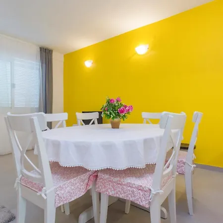 Apartment Burica *